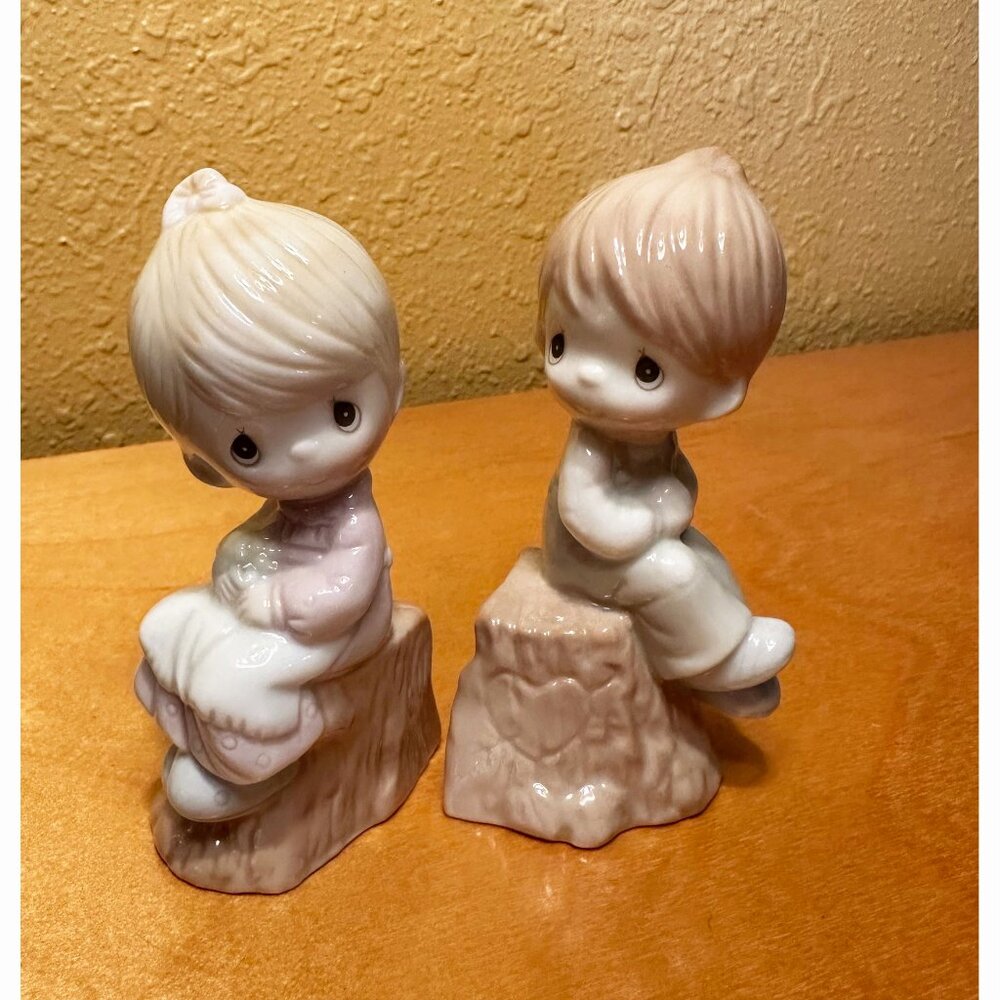 Precious Moments Salt & Pepper Shaker - Girl & Boy on Stump